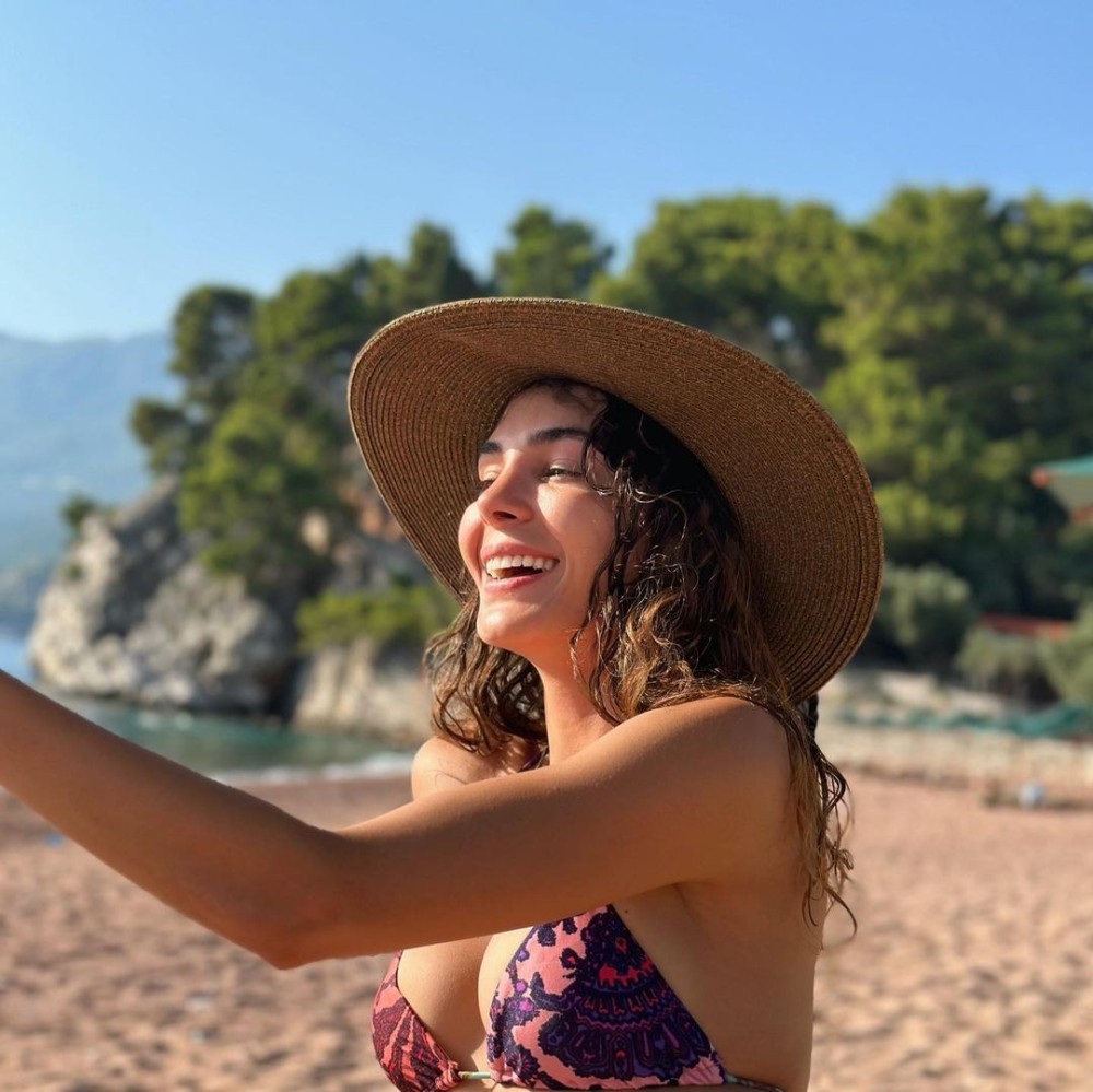 ebru sahin in mor bikinili tatil paylasimi gundem oldu bu ne bizi oldurmek mi istiyorsun